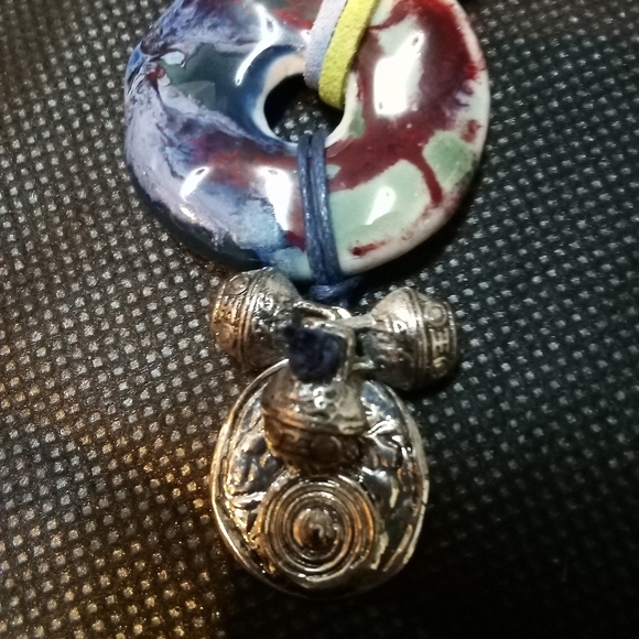 NWOT Peace Vibes ✌️Multicolor Pendant Choker Necklace, Very Colorful Stones. - Picture 10 of 11